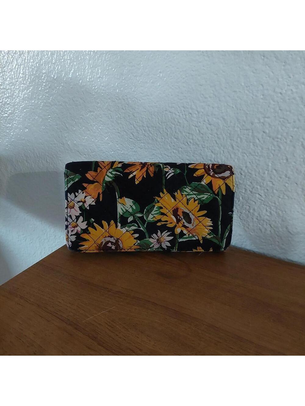 Vera Bradley Women's Black and Multi Wallet-purs